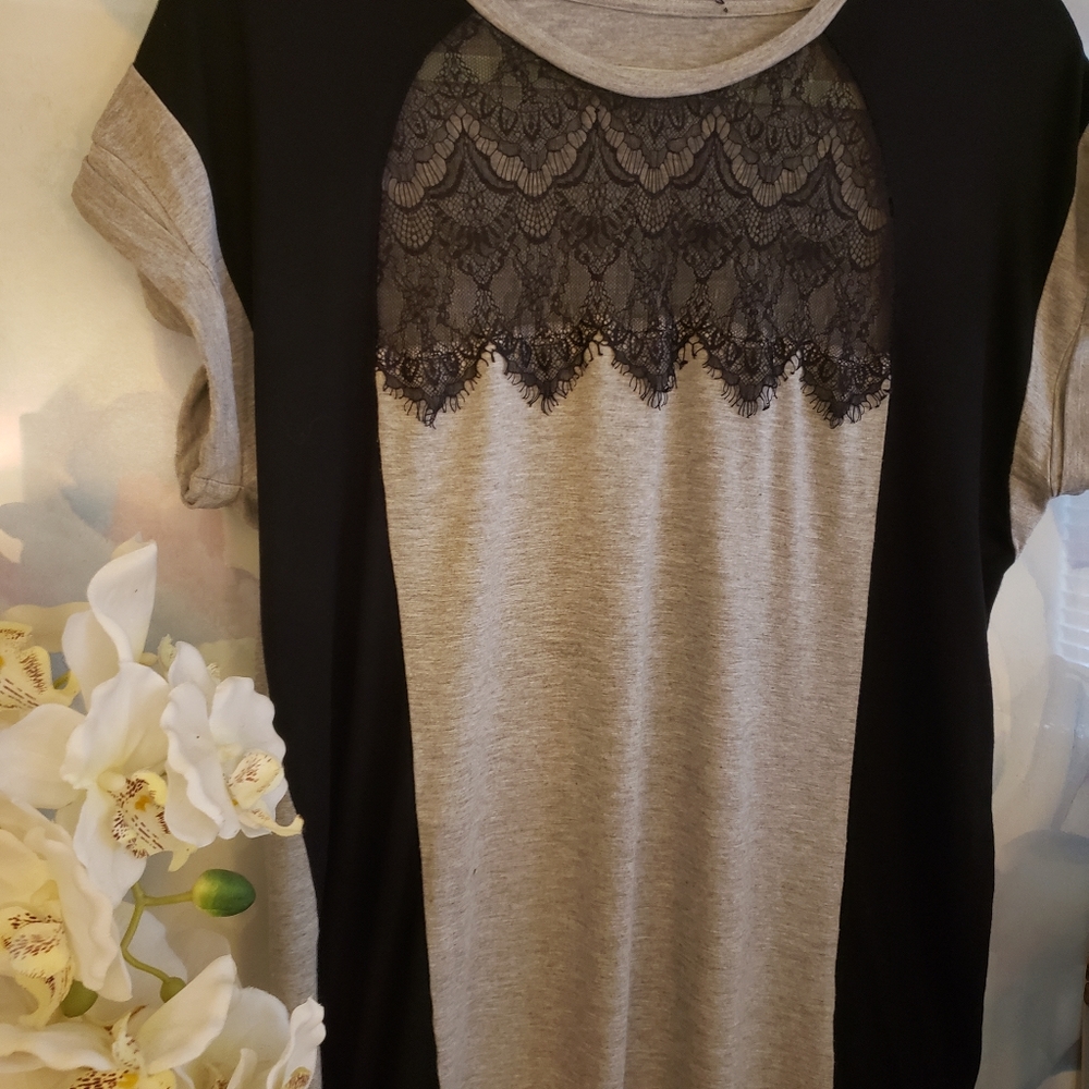 Gray cotton tee with black lace
